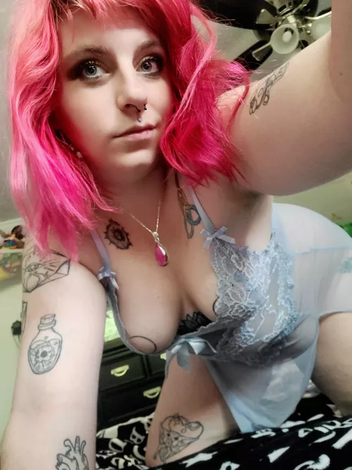 Back to posing with something of a dynamic angle by AmeliaStoner