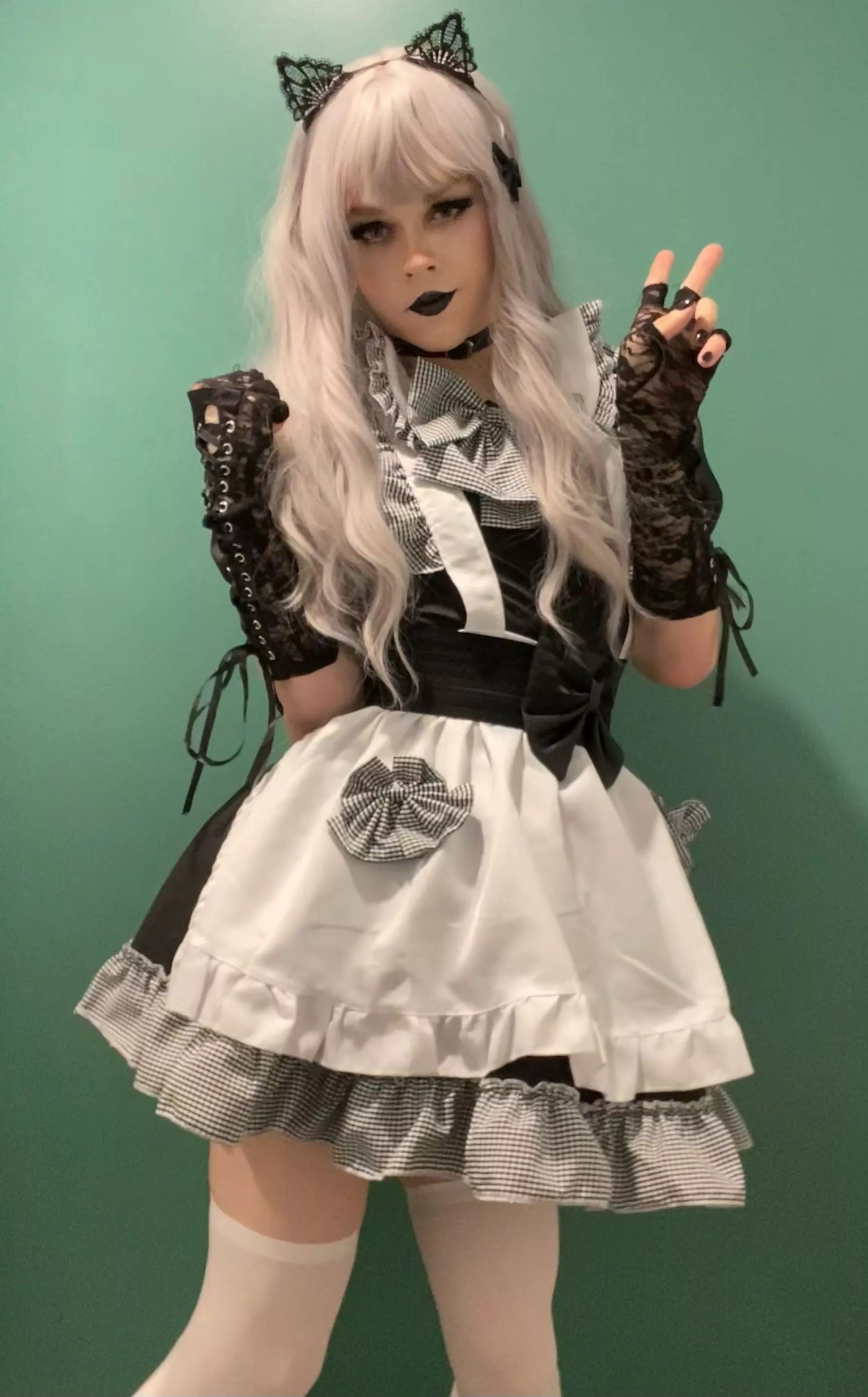 Do boys like me look cute in maid dresses?🖤🥰 posted by Dry-Apple2493