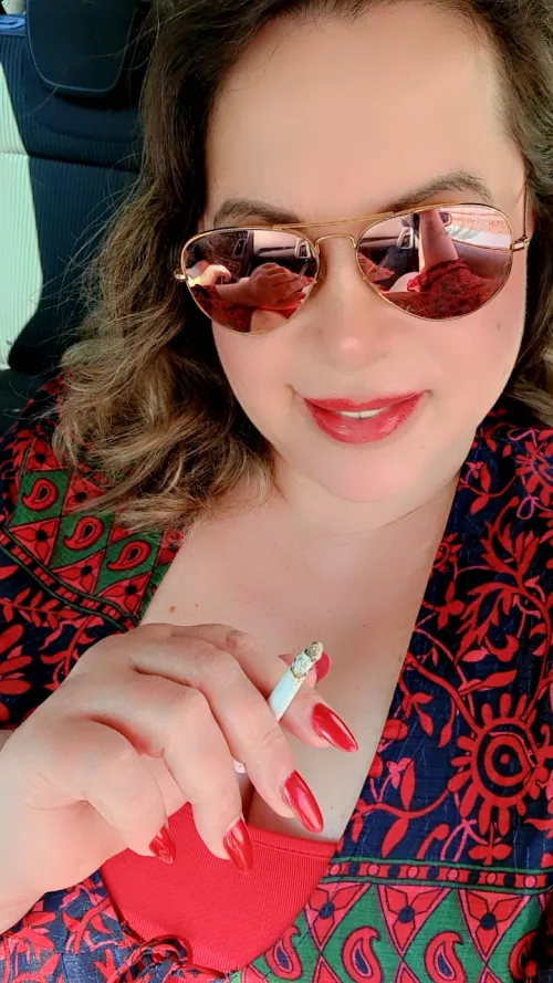 Driving and taking selfies;) by bbwnicoleann