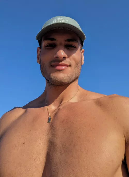 Enjoying the last bits of sun before returning home🌞. by niknok1001