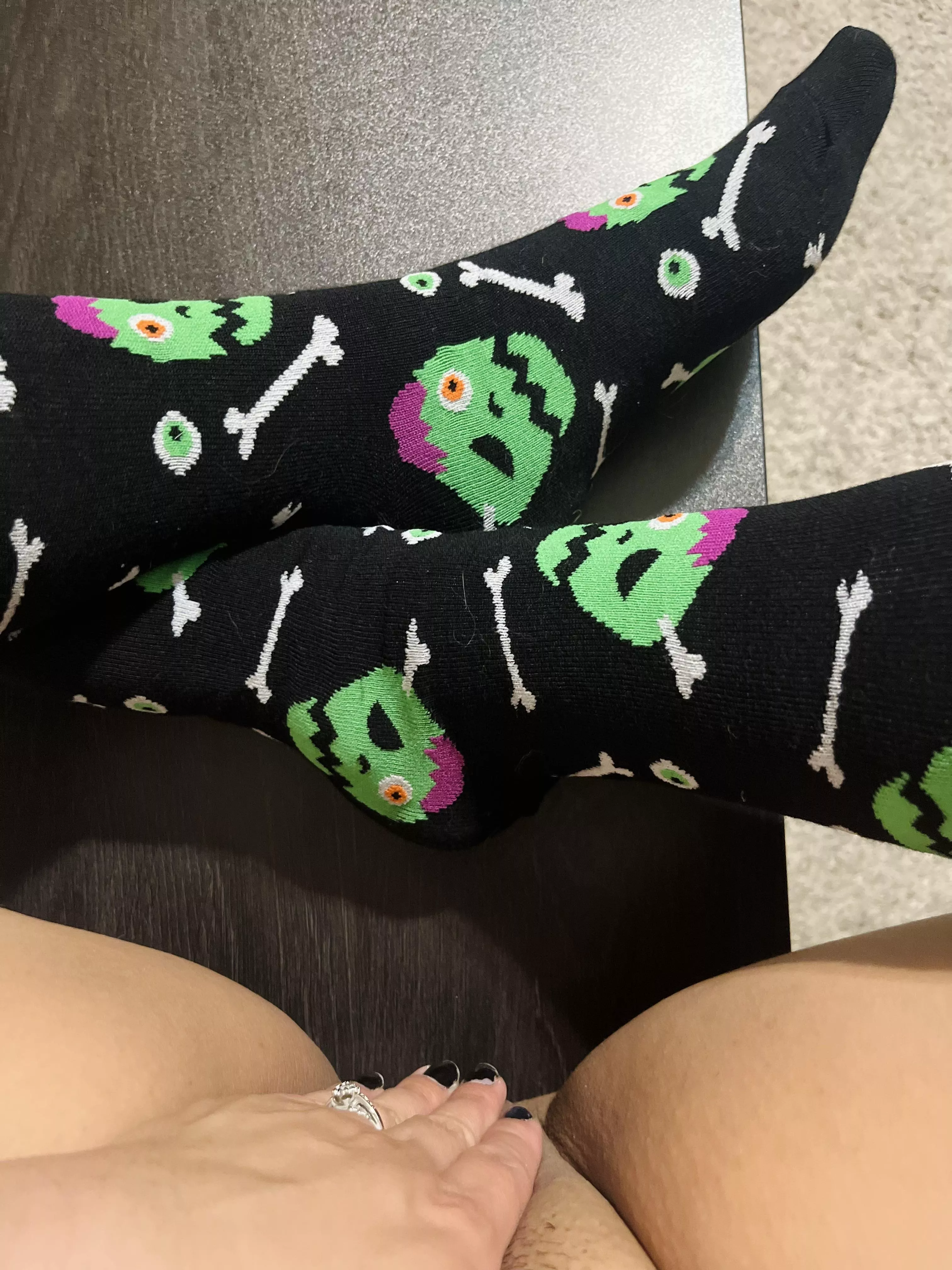 [F] Halloween socks posted by Lollipoptoes22