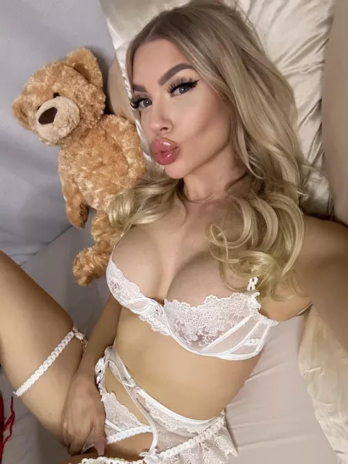 I’m the cutest in this community by discreet_fiona0