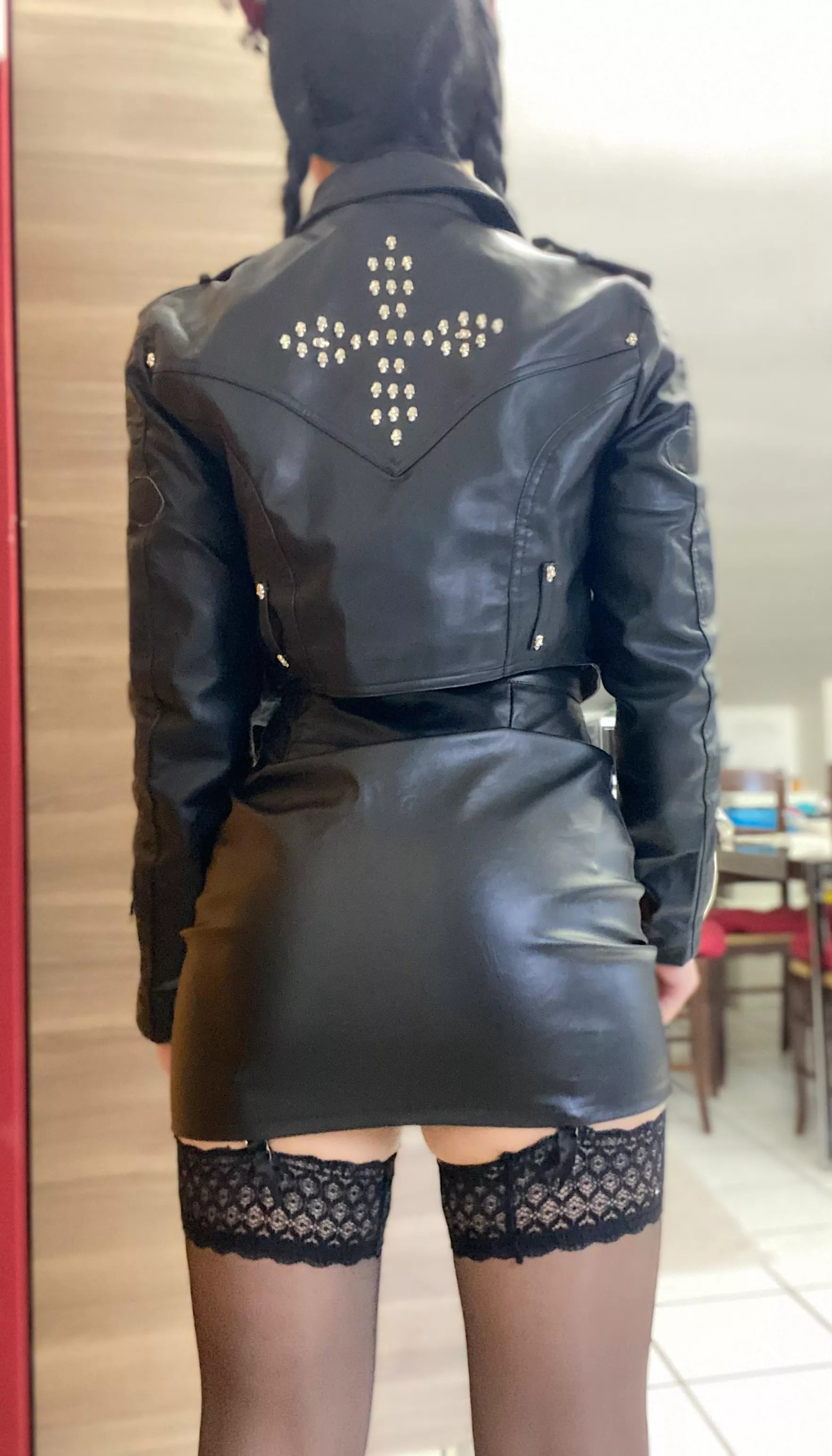 Ladies with skirt and jacket! Total leather posted by NatyBond_OF