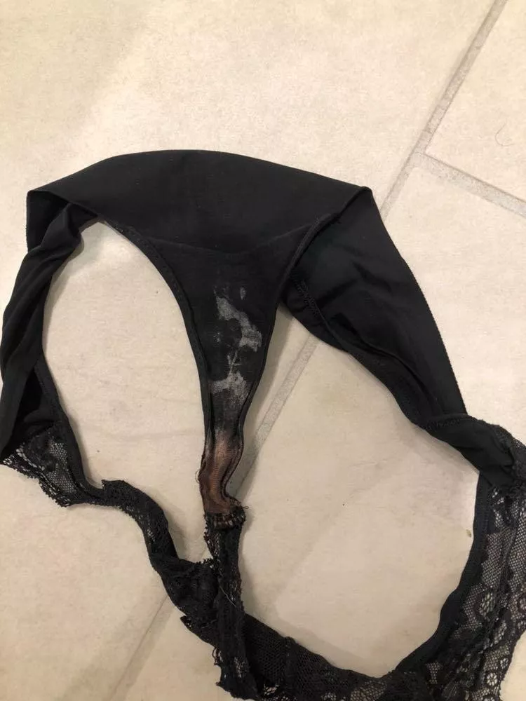 Love how dirty my brothers GF (20) is! Thong smelled amazing after rubbing against her pussy and asshole 🤤🤩 posted by hayjay098