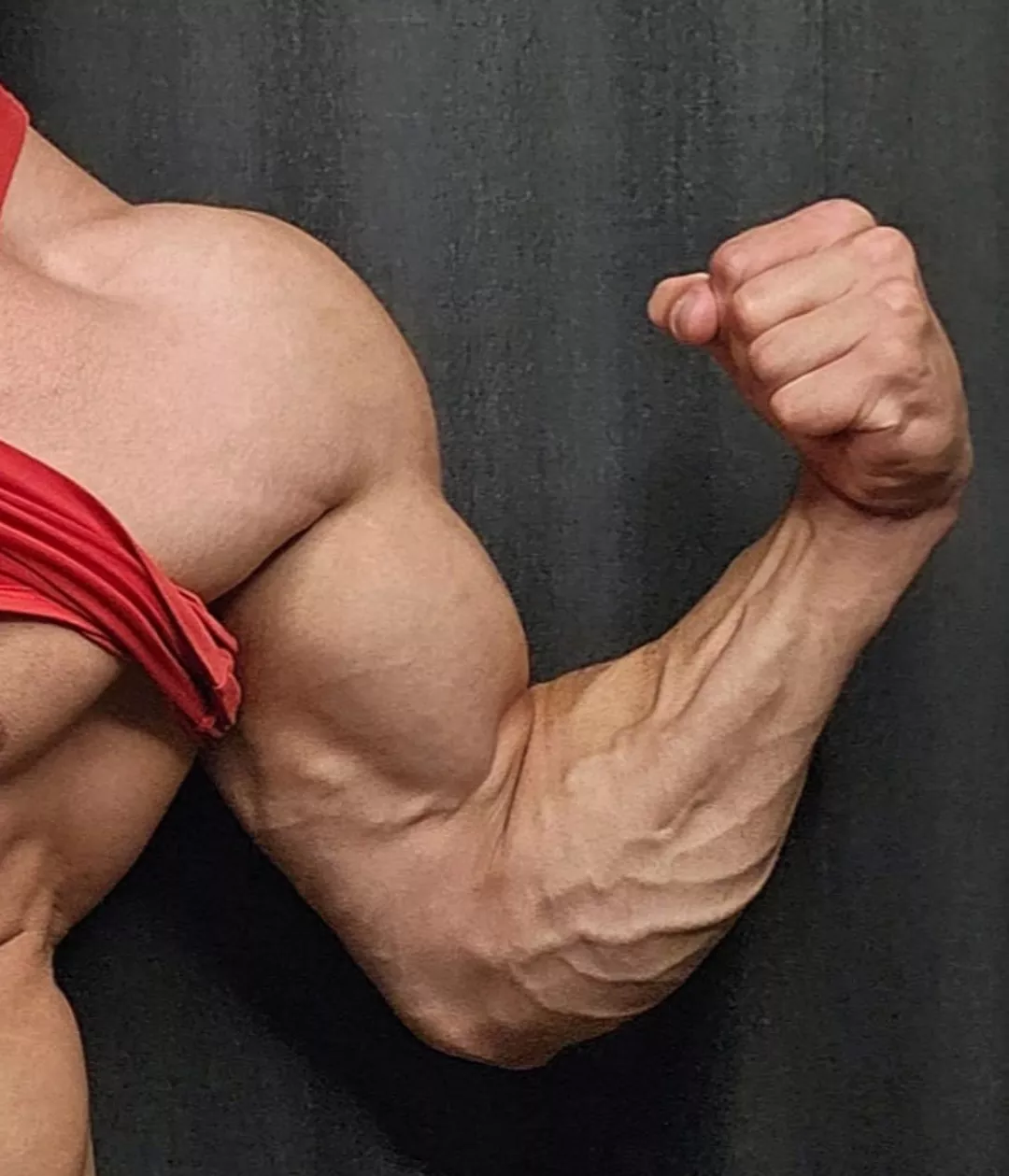 Muscular Blonde 😌🔥💪🏼 posted by John_fitness91