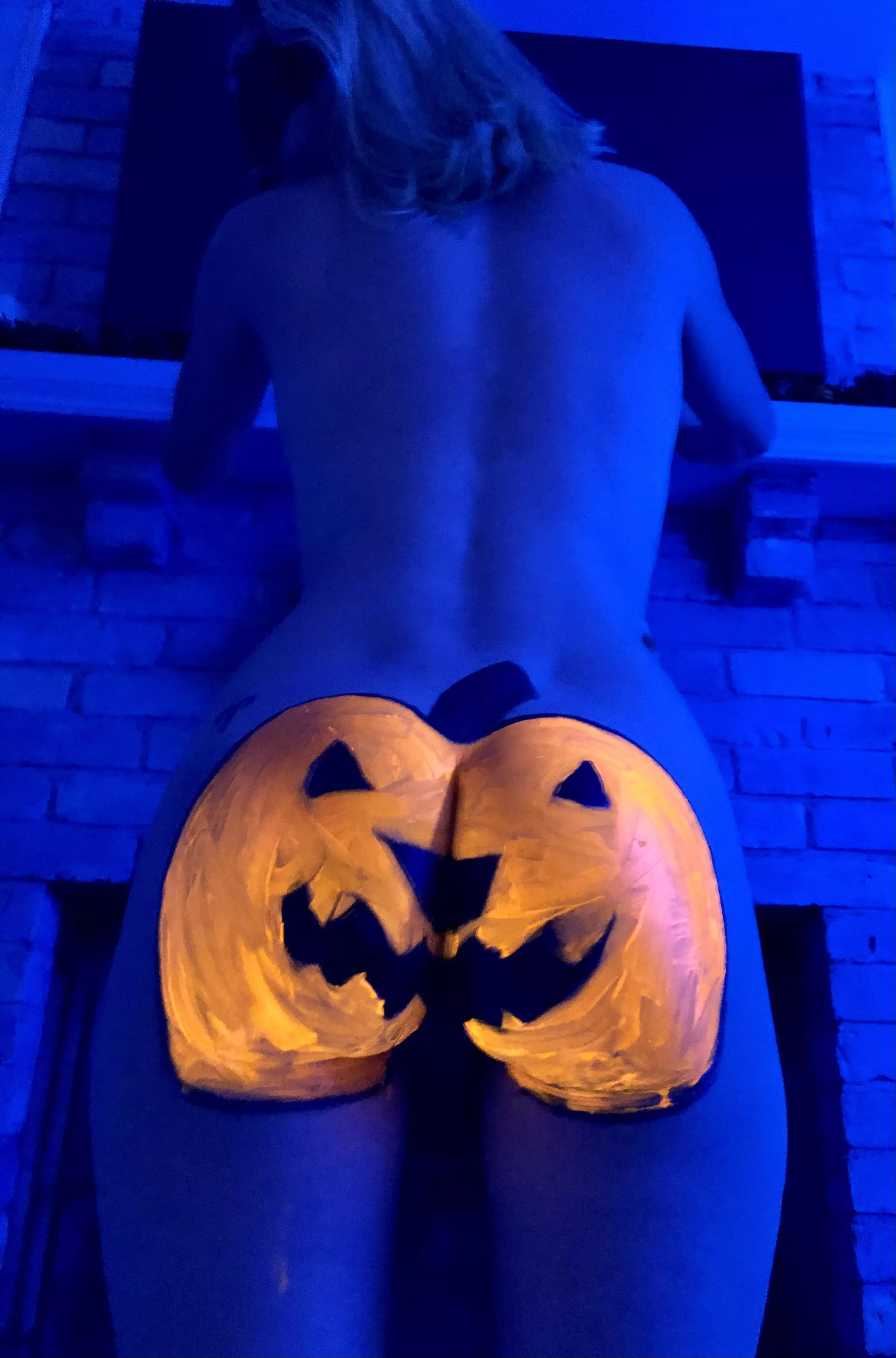 My 35y/o Milf Thumb rest or Jack-O-Lantern Ass catch your attention 1st posted by MILFnextdoor33