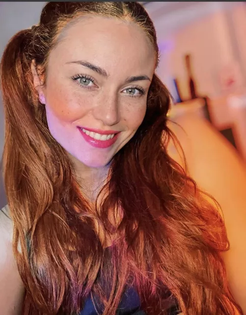 Redhead girls with freckles are a must by Puzzled_MJ