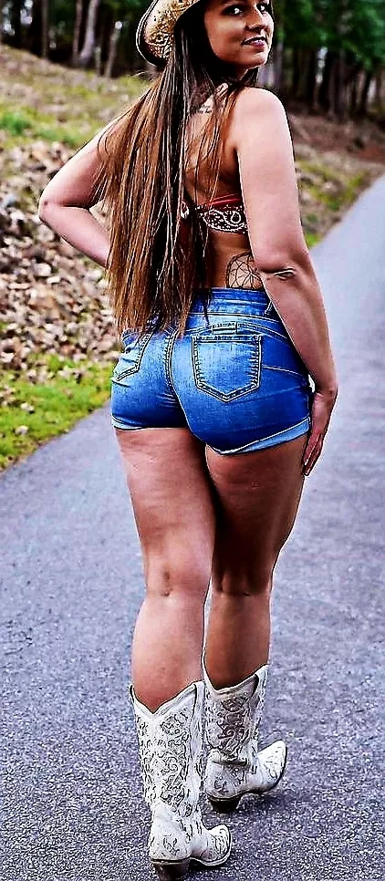 She Knows She's Lunch posted by Flaminglin