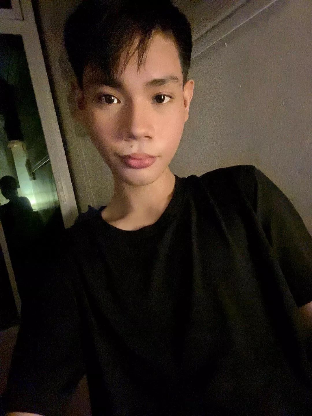 so bored dm me😋 posted by hotsweetchickems