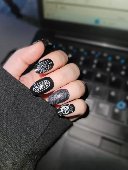Spooky nails dor the spooky season by xDixonCiderx
