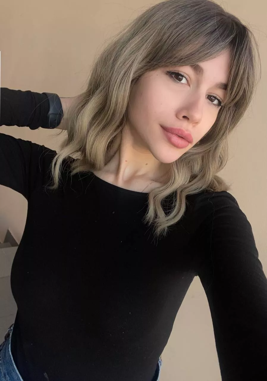 These alluring lips are worth every glance posted by Aurora_ZT