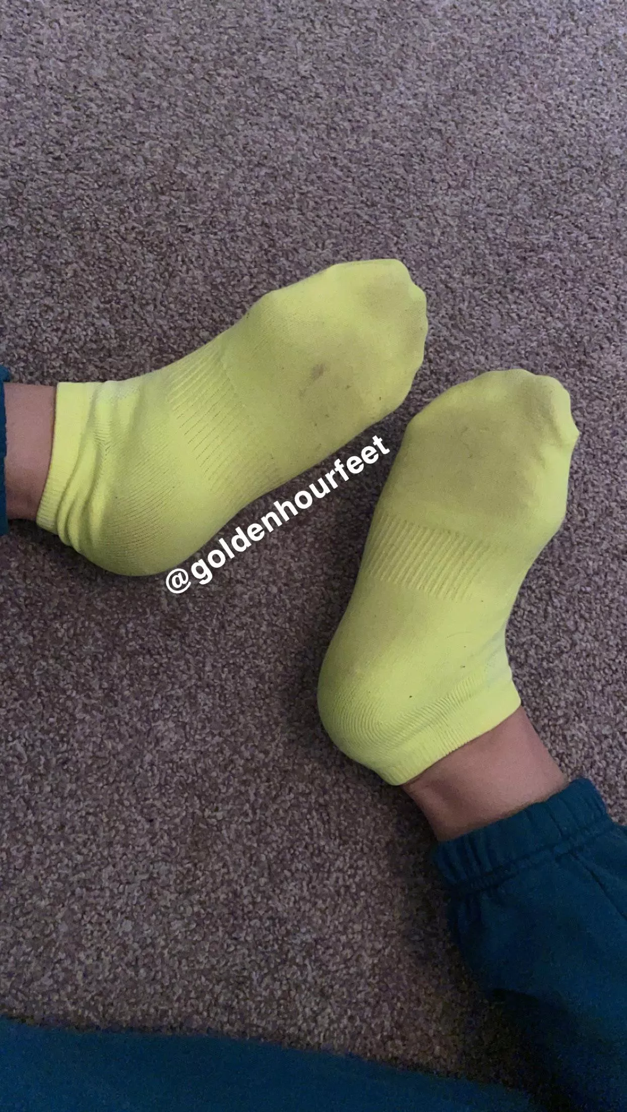 Toe prints coming in🥰 posted by goldenhourfeet