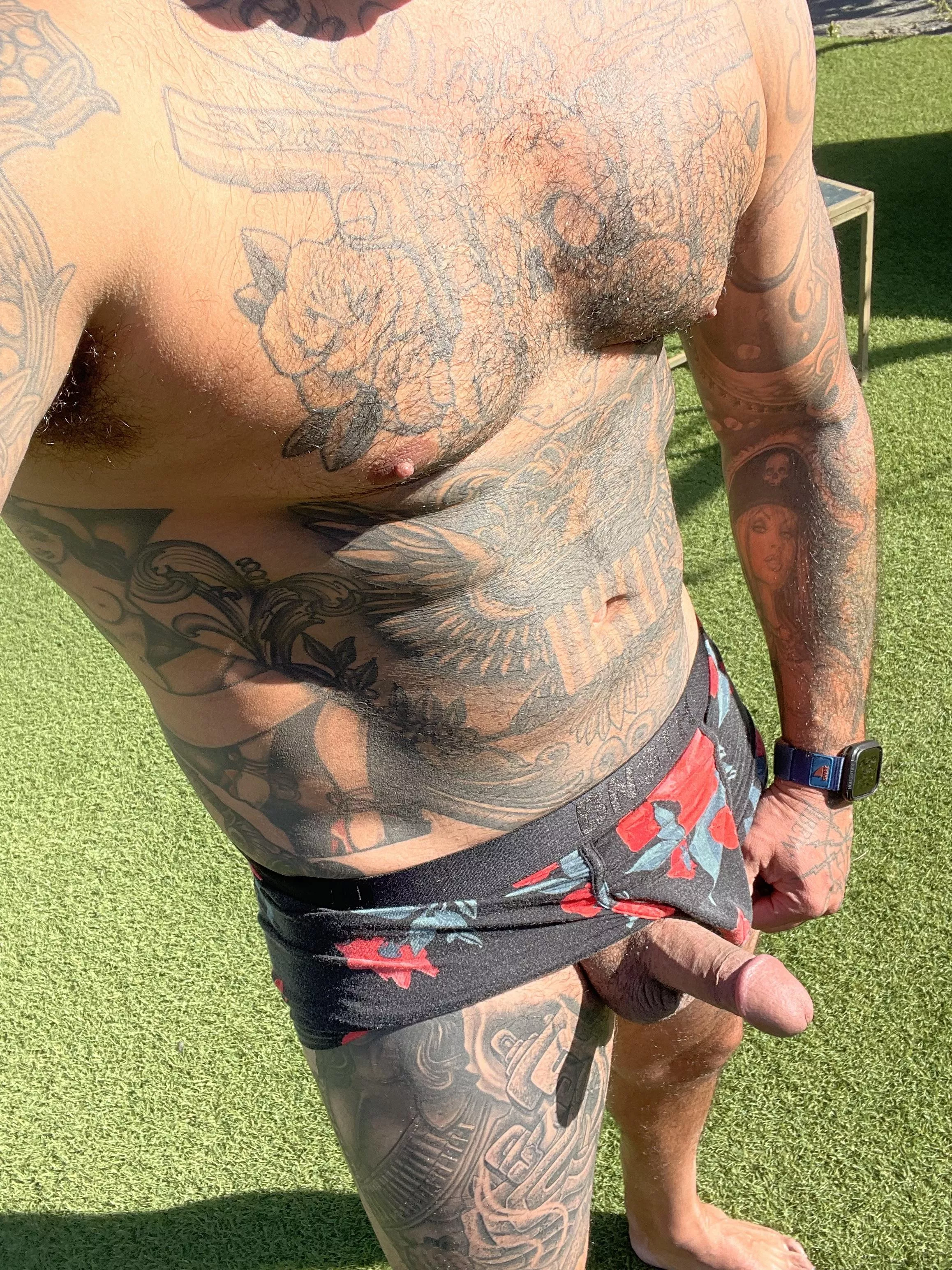 Who want to hang out in the backyard with me posted by CochinoSD