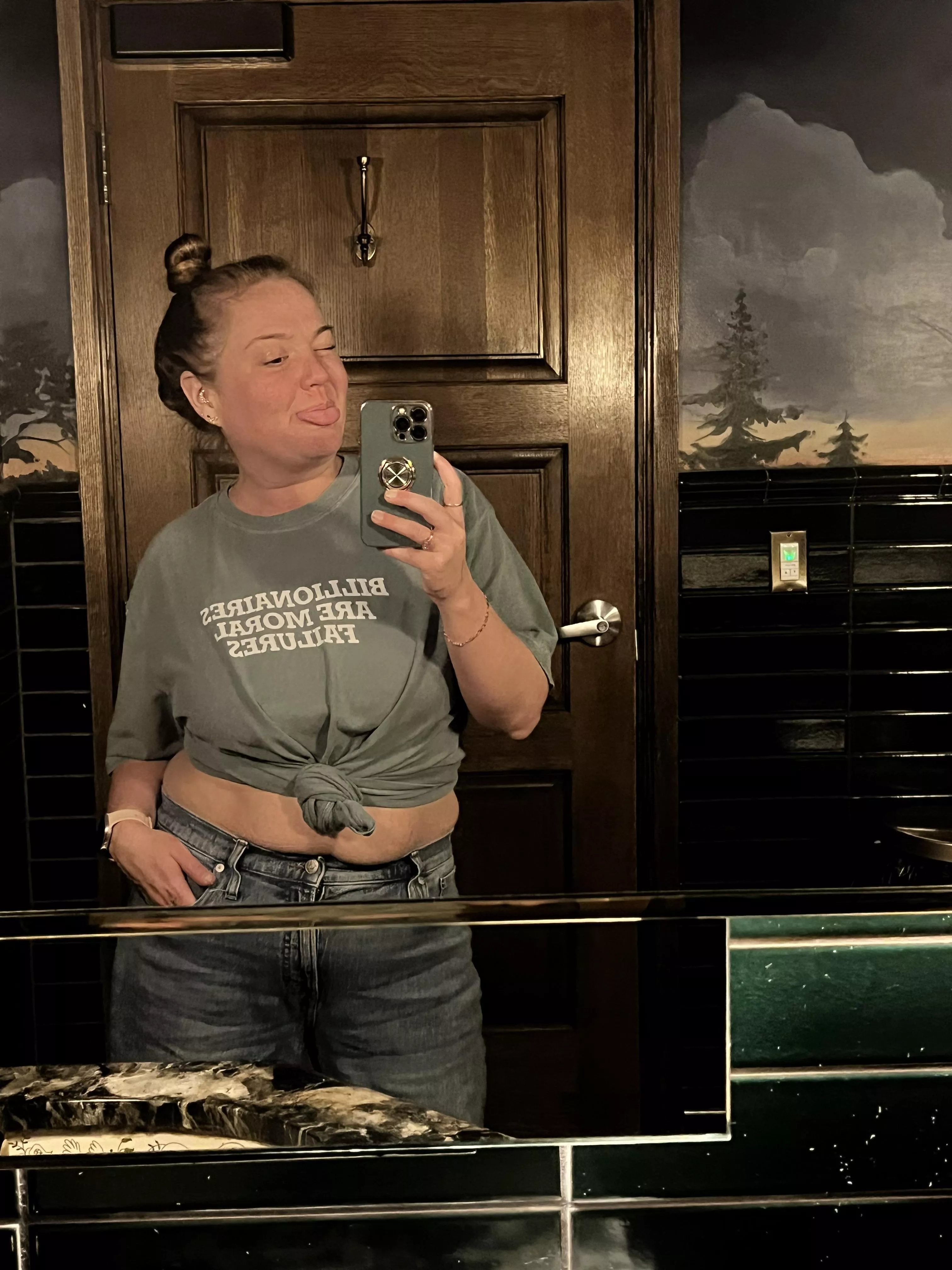 Bar hopping on a Monday 💖 posted by joyxstix