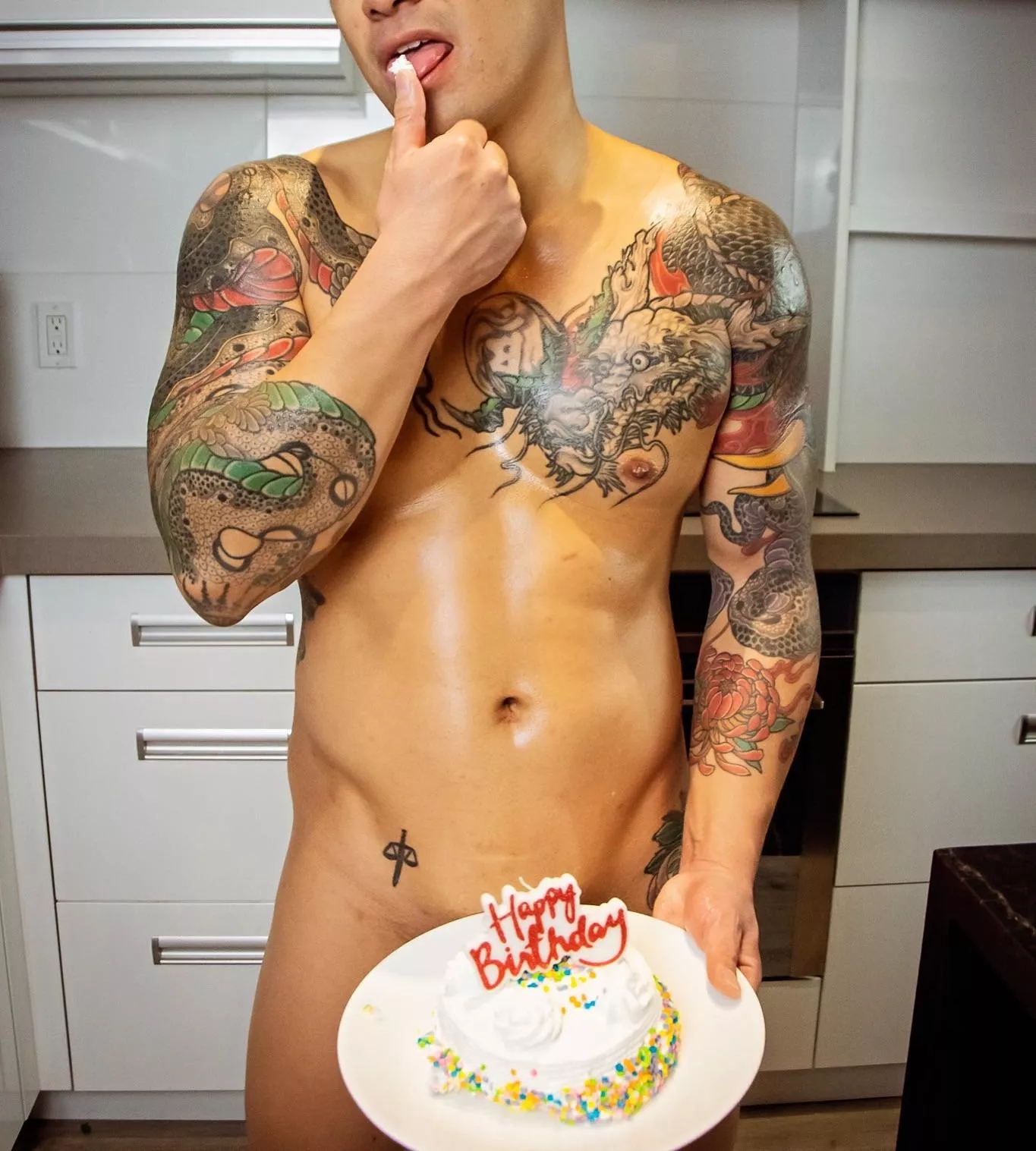 Cum get a taste of Daddy’s birthday cake 🍰 😘 posted by sylkseven