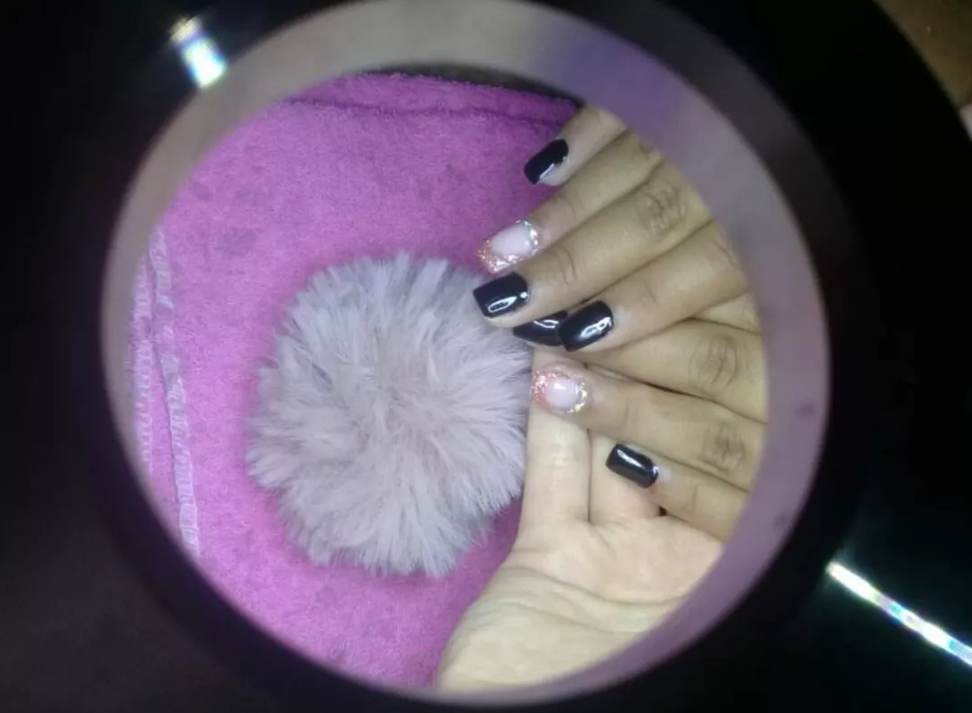 do you like my nails? posted by Analatinaa1