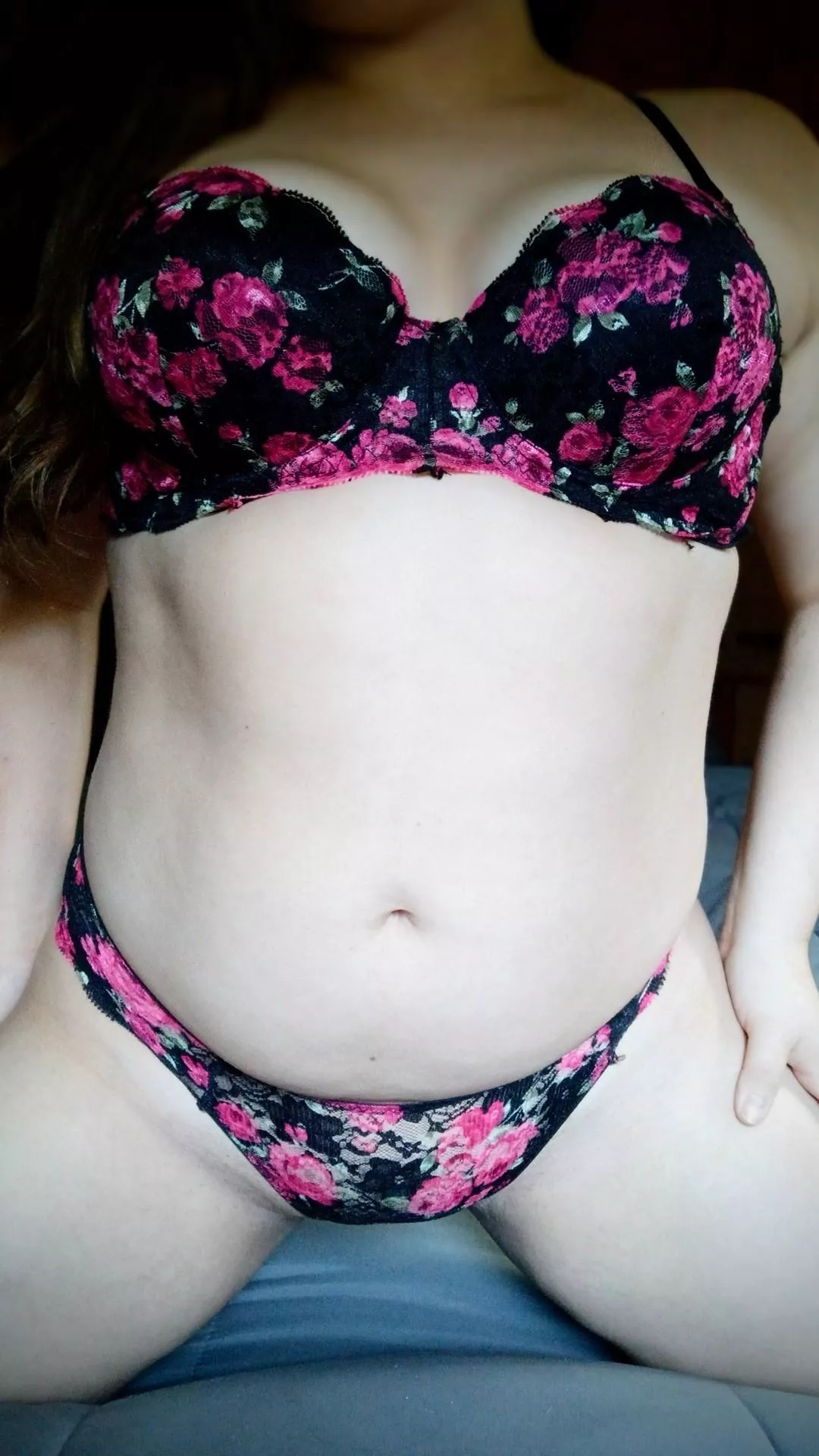 do you like your chubby girls in lingerie? posted by sydneystonex