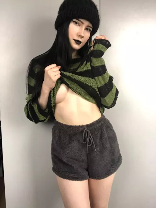 Don't have much butt, no big boobs either, but I've got a nice hat by Blooddrainere