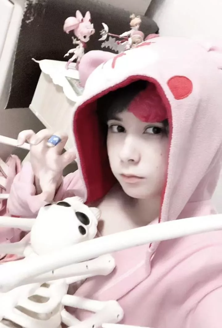 happy halloween 🫀 posted by mafuberries