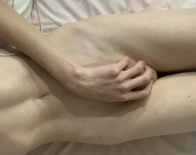 Leave a “❤️” if you want me to move my hand by transgirlldeia