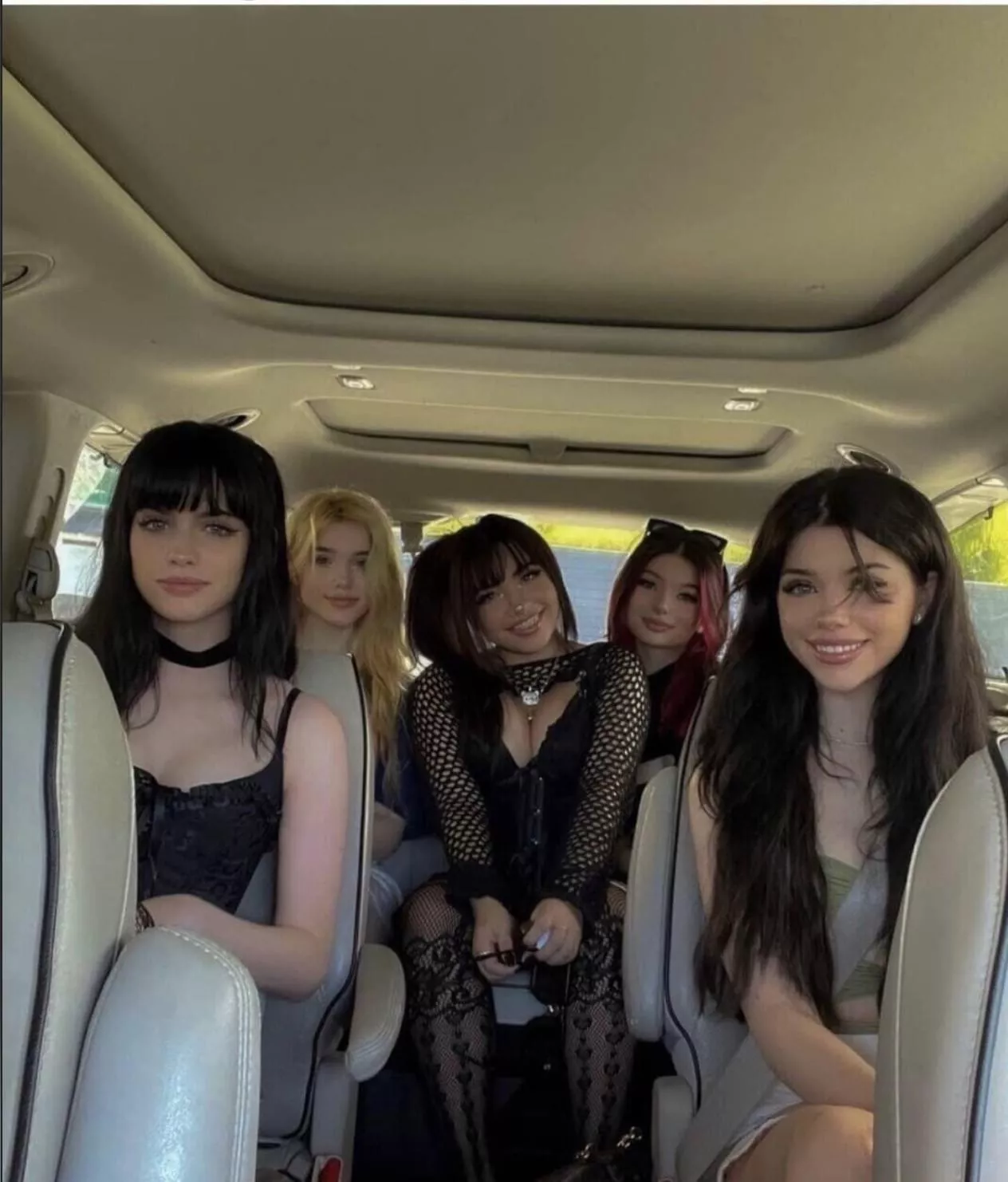 Not sure if porn, got no context, just got teased by a mysterious post and now i need answers posted by theBreadknife6