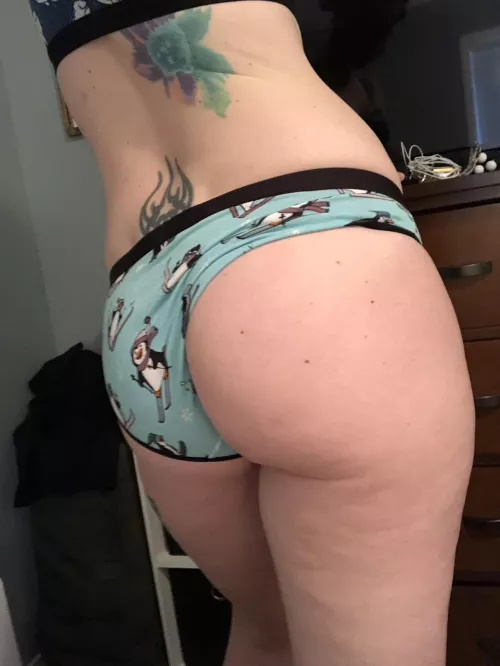 Penguins! They’ve got some good slopes to maneuver on! ;) by JayNatOF1017