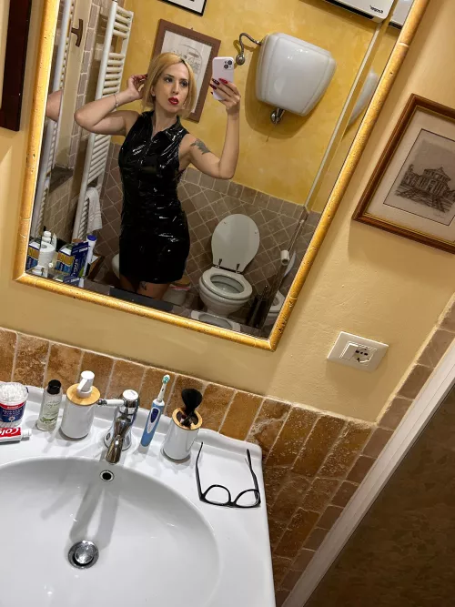 Shiny Halloween to everyone 🖤 by DemoniqueMiss