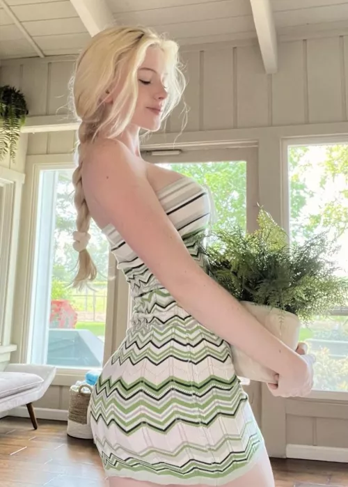 This dress brings out my curves by emilytaylorxo