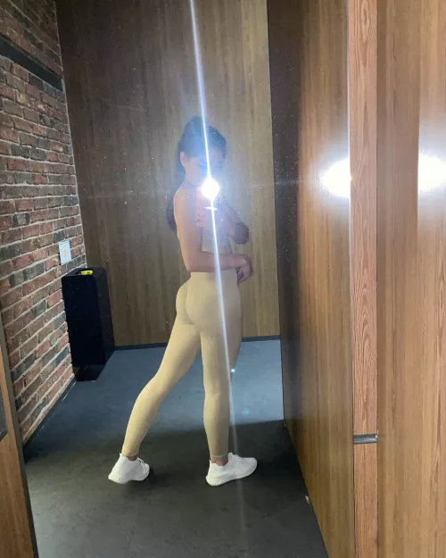 You won't believe this, but l'm proud of myself... What do you think of mine 🍑🍑? by clarethebeauty