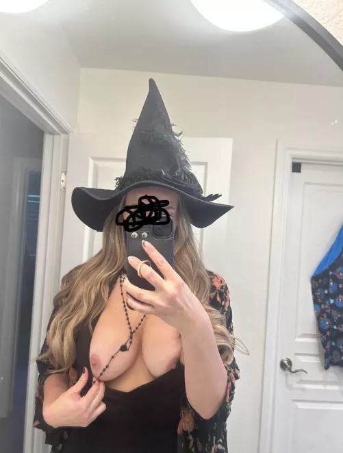 39 house wife happy HalloweenEr by Clean-Swordfish7400