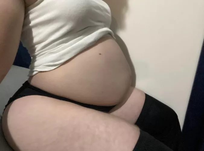 definitely not skinny anymore by Emillytheinflatee