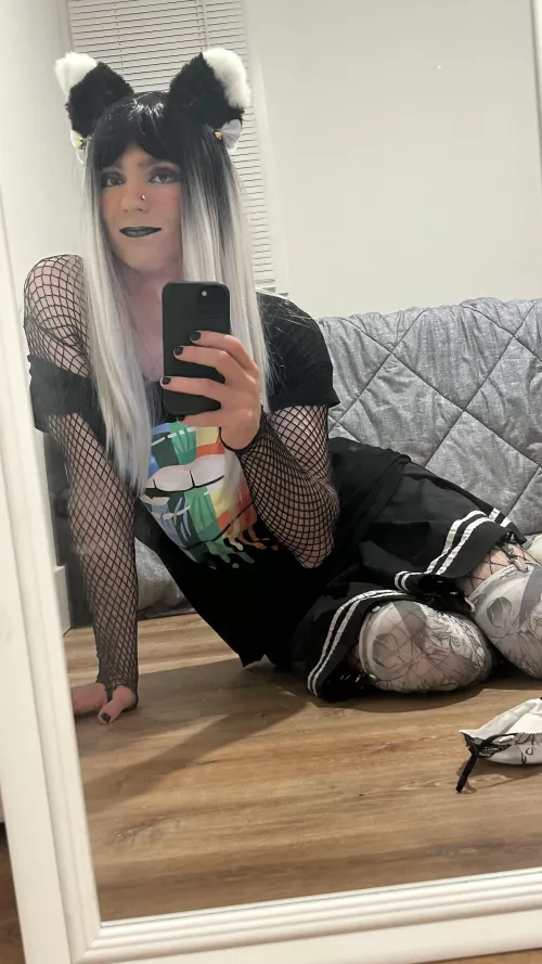 Do I look pretty by SideSlash22