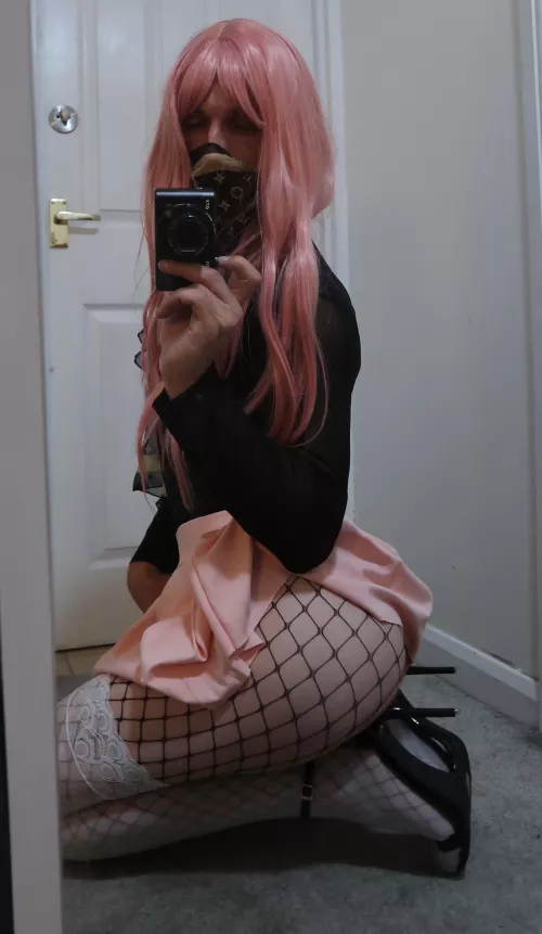 For those of you sorting by new …Showing off a little leg n bum oops. Hehe. Hope you don’t mind. Xxx by FluidFruit2981