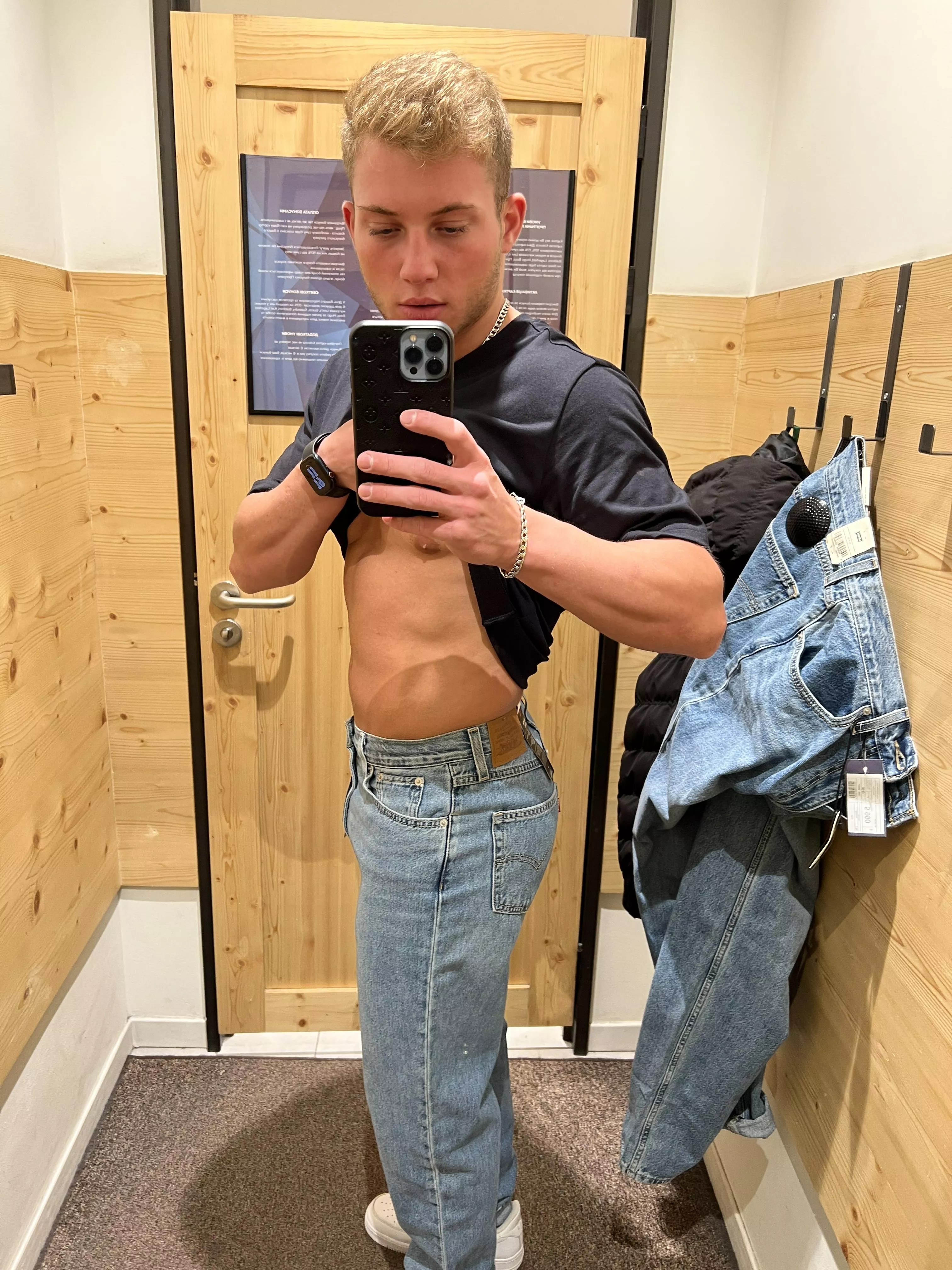 Form assessment in the fitting room posted by WorthlessEloquence