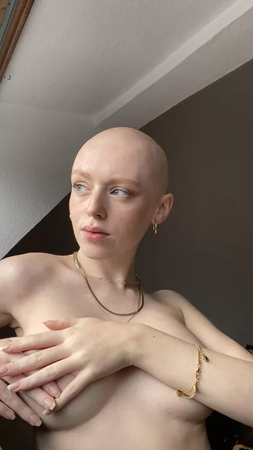 Fresh shaved head😝 by maite_buzzcut