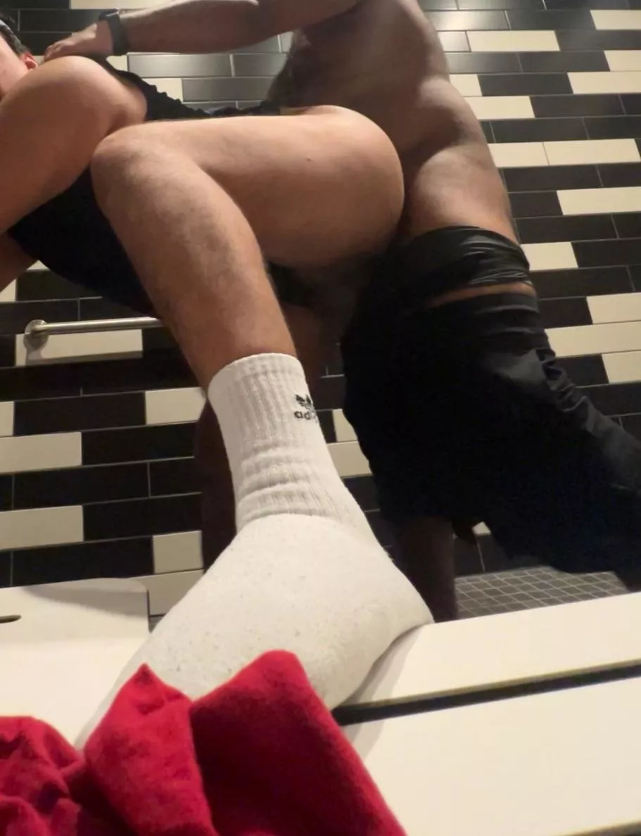 He invited me into his shower stall after I was done with my workout… how it ended up posted by Next-Box1274