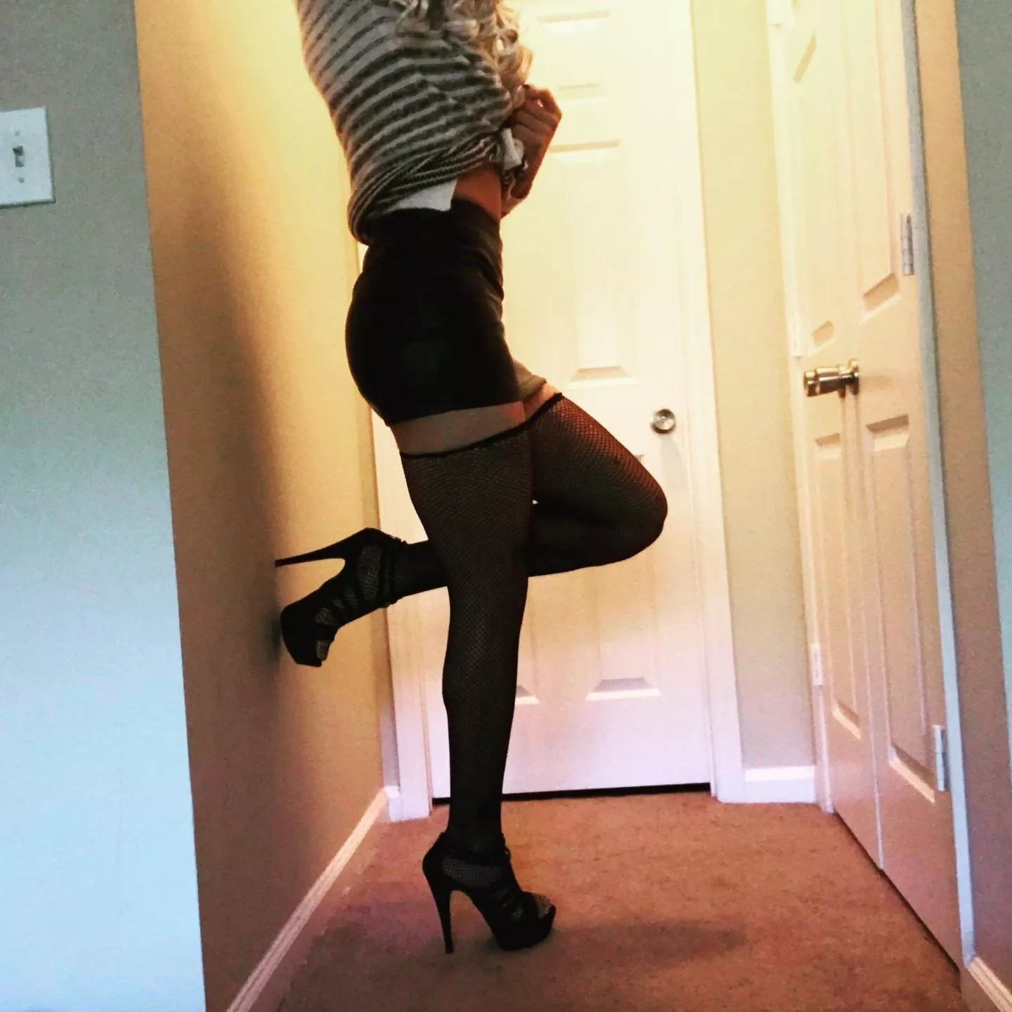 Hello :) posted by Laurenhighheelcd