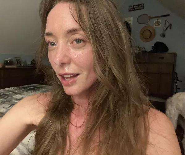 I want to find two cocks to cum all over my face by luciddazeyy