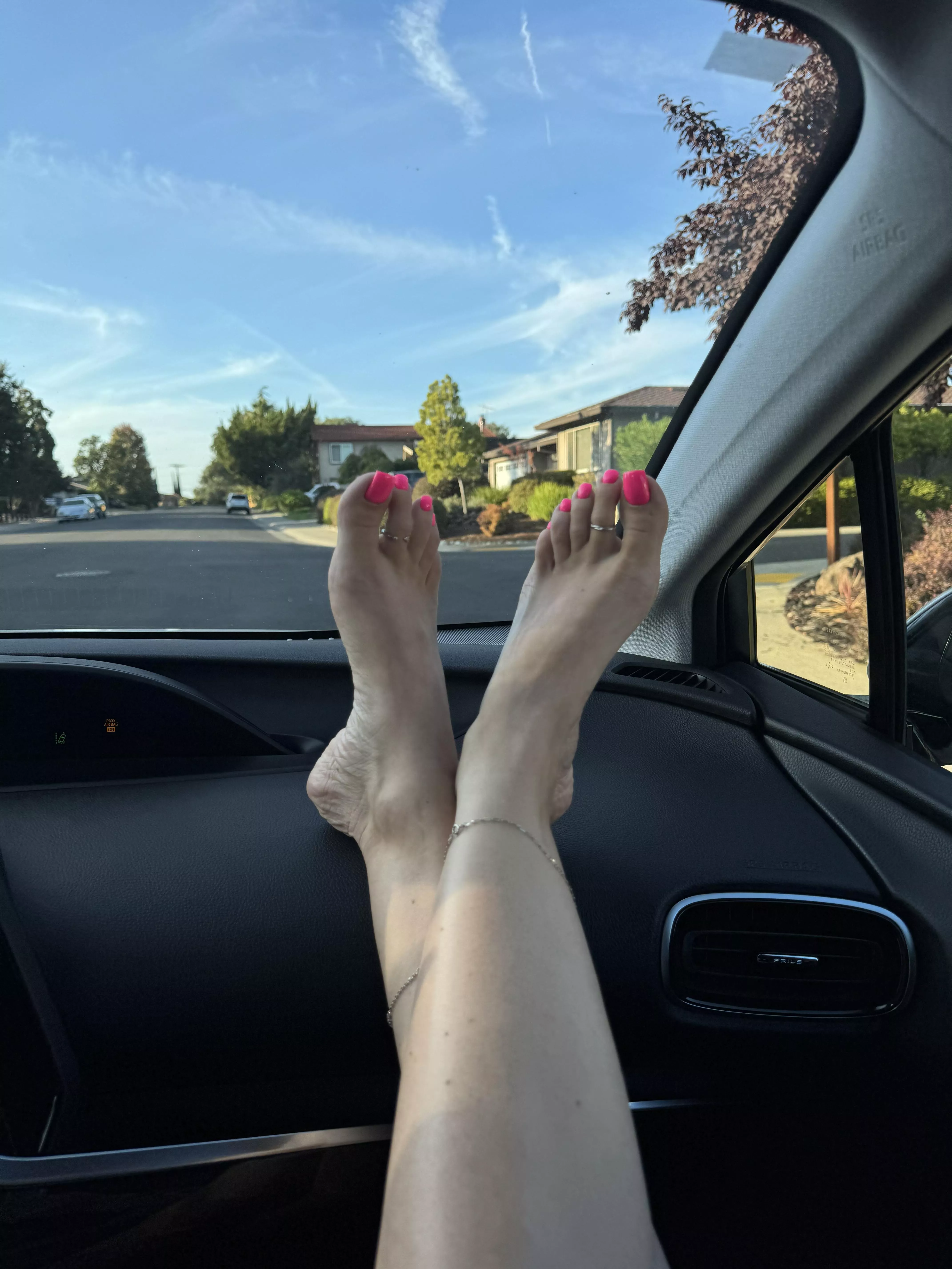 My fav position in car 😉 Especially I love when my Uber drivers staring on my babies 😉 posted by missheels07
