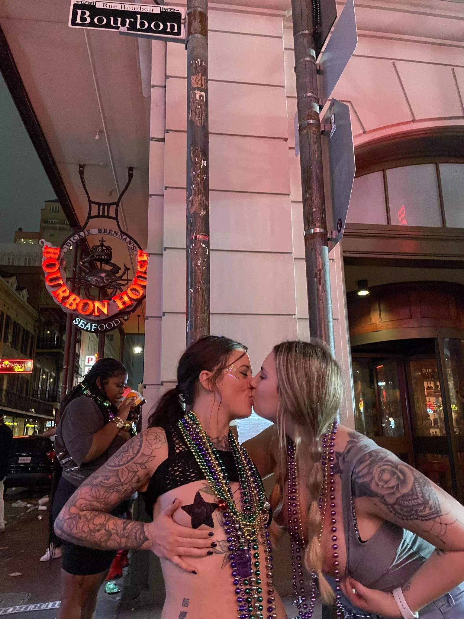 Party kiss posted by kasie_k_of