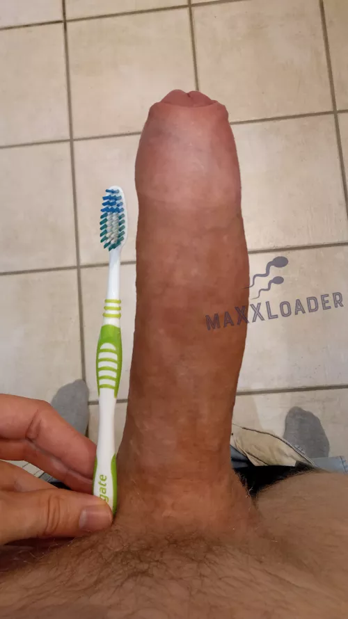 Remember to brush your teeth after all that Halloween candy 🍬🍬🍬 by maXXLoader_