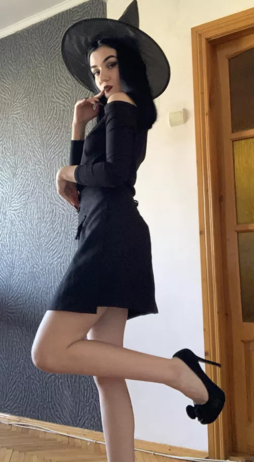 Trick or treat 👻🧙‍♀️ by Angelic_Seductress9