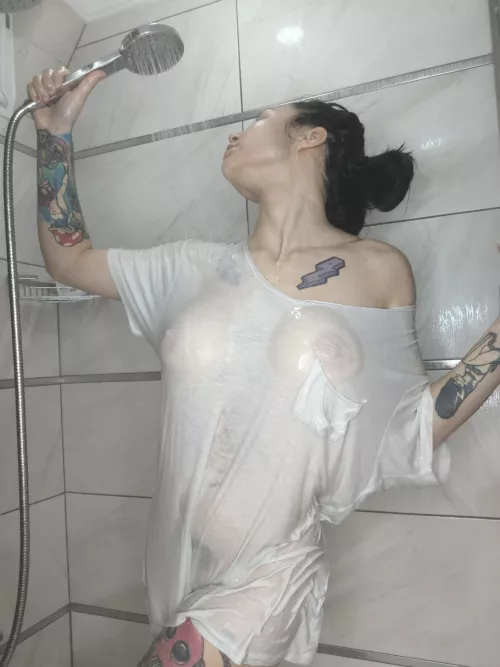 what's sexier than a wet white T-shirt?🤤 by XenaLucky