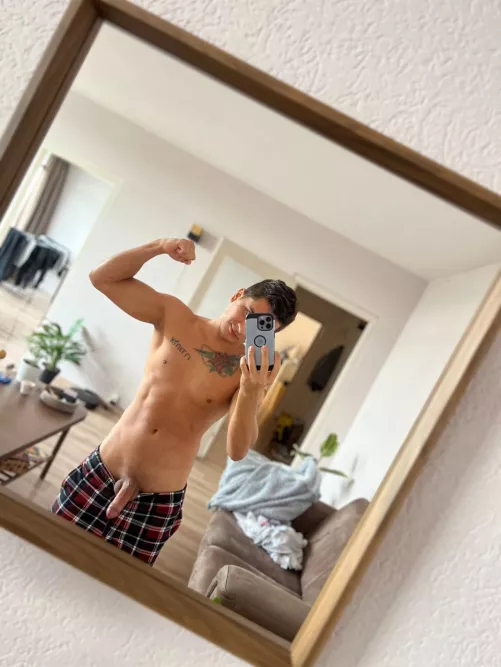 Who’s gonna lick me clean after the gym ;) by Late_Cattle2420