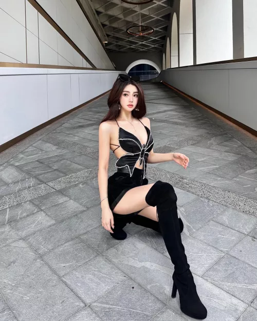 Asian babe by HonestRunner