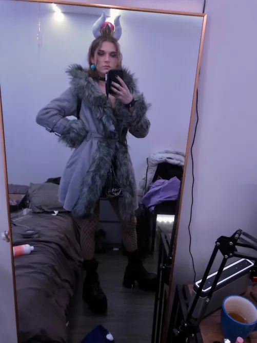 Did one of you order a tall femboy for Halloween? by felikutie