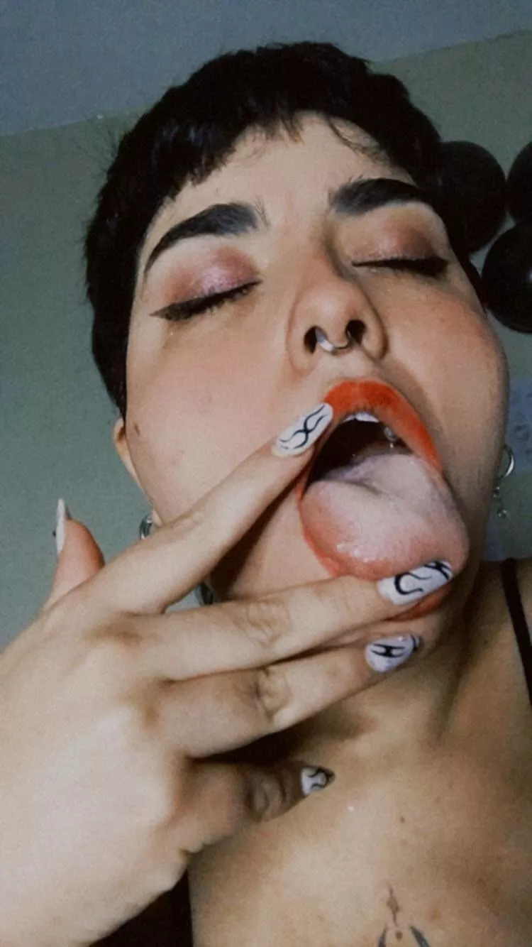 Do you like my nails daddy? posted by lebrava