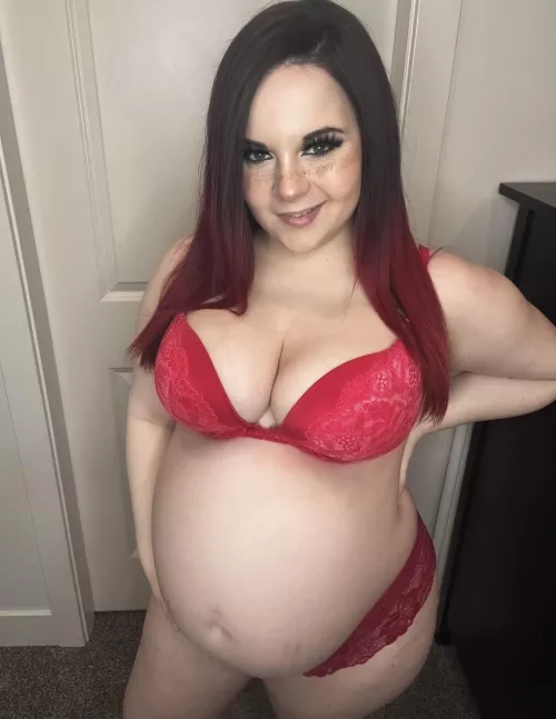 Do you like the shape of my pregnant tummy?? by SierraNyx