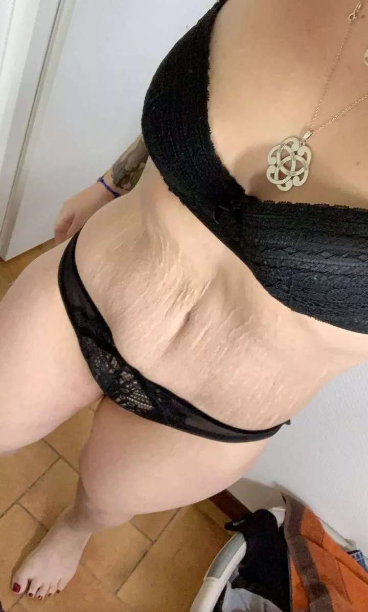 Does my stretch marks sexy after all ? posted by Additional-Cell-1299