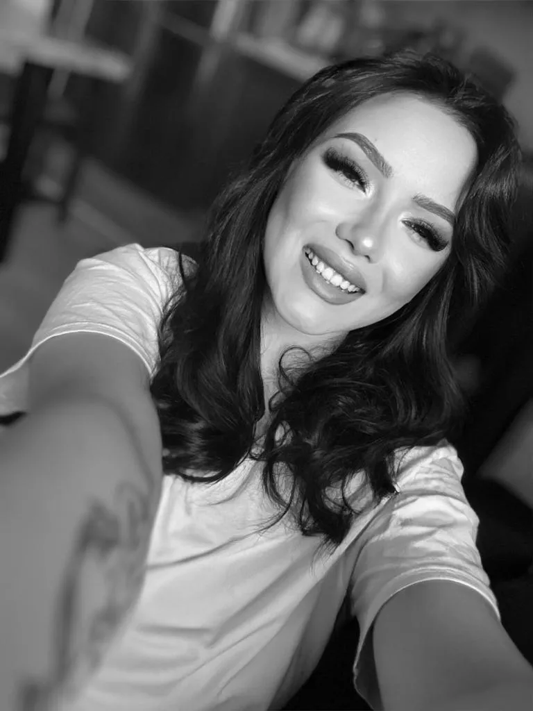 here with a big smile on my face 😁 https://chaturbate.com/idda_rose/ 😘 posted by Ida__Rose